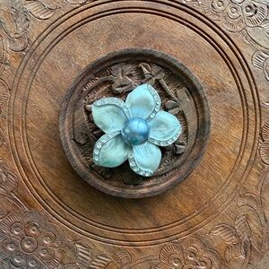 Elegant Floral silver tone brooch